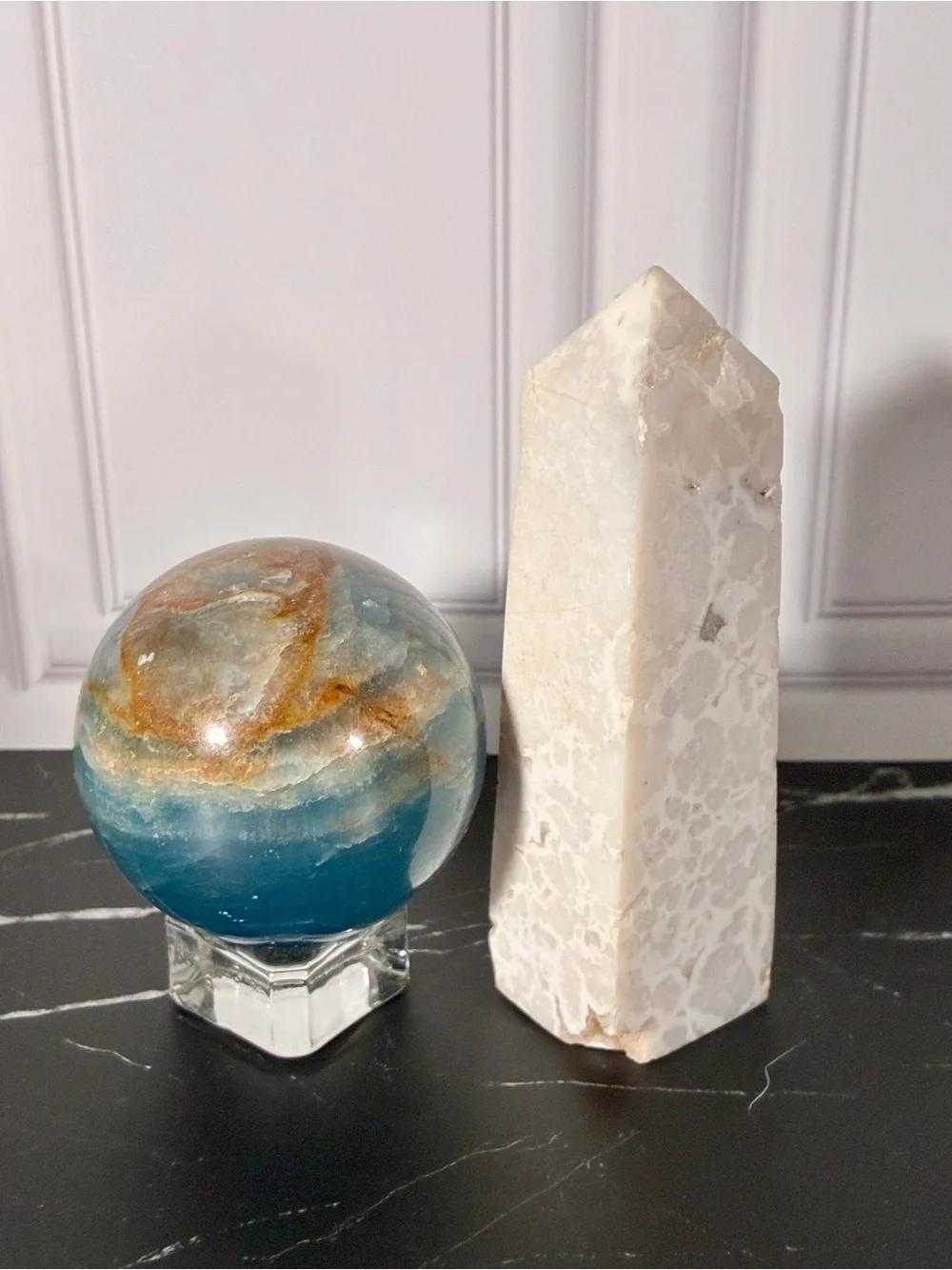Tidal Dream Blue Onyx Sphere 50mm / 192g FREE White Plume Agate Tower